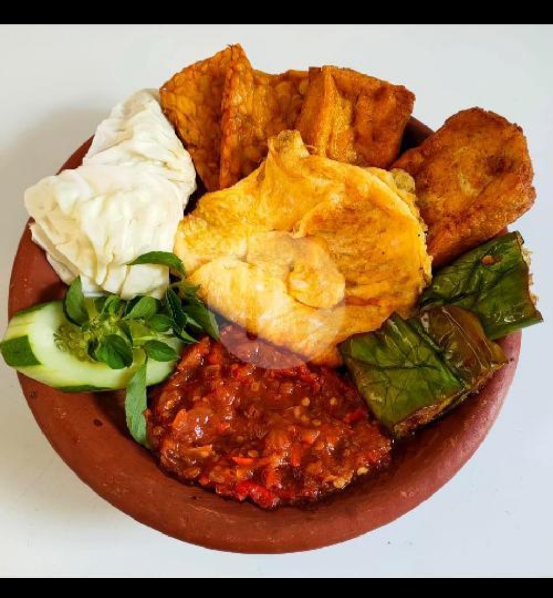 Lalapan Tahu Tempe Telur 